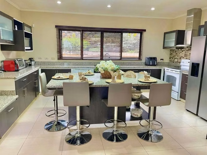Venta de Hermosa Casa en Santa Bárbara, Heredia