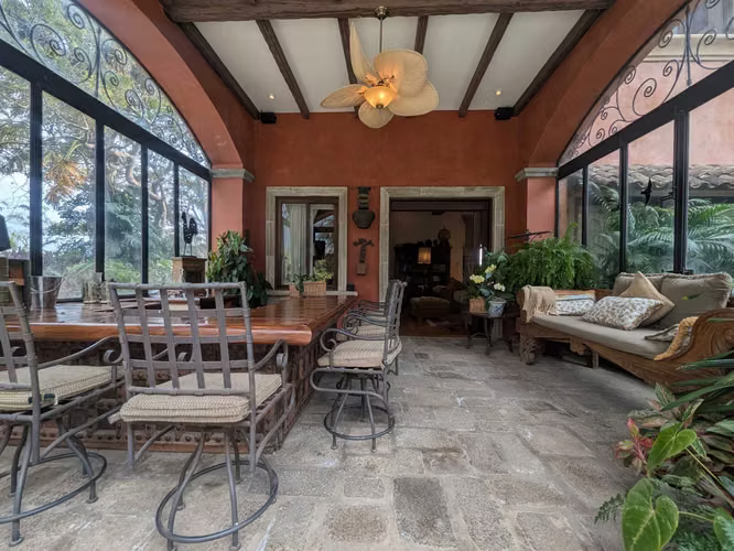 Majestuosa casa en condominio con amplias areas verdes
