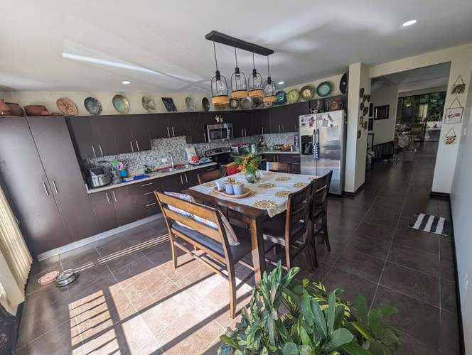 Francosta Exquisita casa con amplios espacios y excelentes acabados
