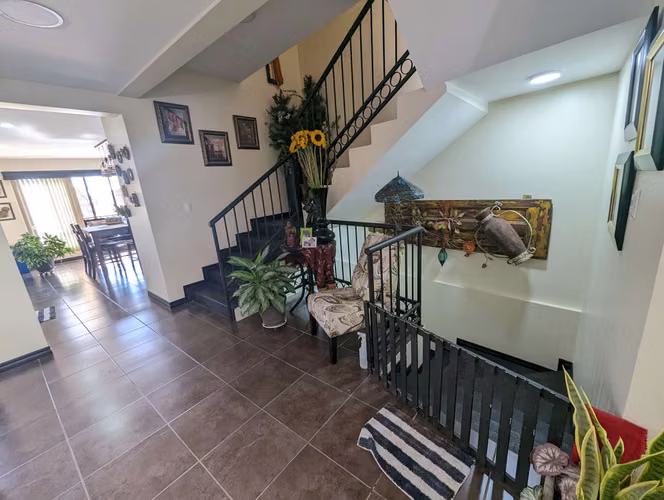 Francosta Exquisita casa con amplios espacios y excelentes acabados