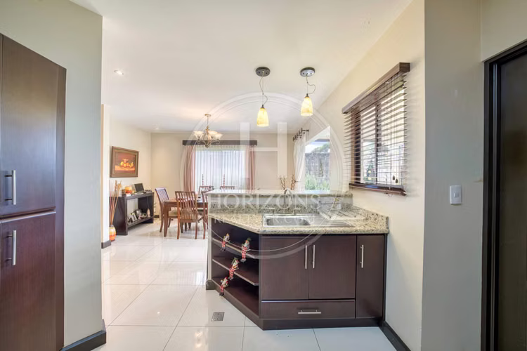 Se Vende Casa en Condominio La Floresta 3 Habitaciones y Jardín noj1235ij