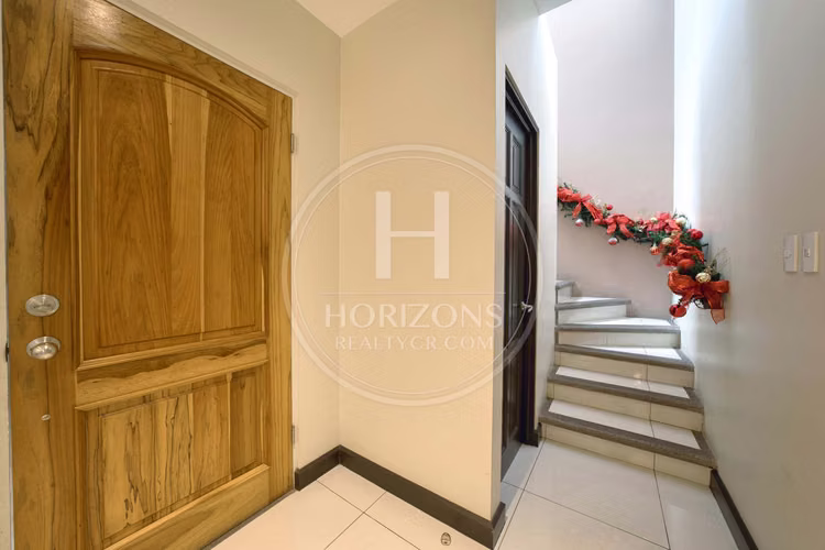 Se Vende Casa en Condominio La Floresta 3 Habitaciones y Jardín noj1235ij