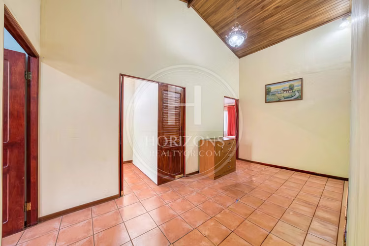 Se Vende Casa de Una Planta en Curridabat con Apartamento Independiente 6 Habitaciones noj1237ij - Imagen 15