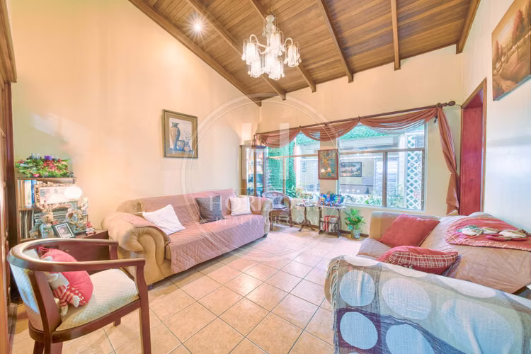 Se Vende Casa de Una Planta en Curridabat con Apartamento Independiente 6 Habitaciones noj1237ij - Imagen 2