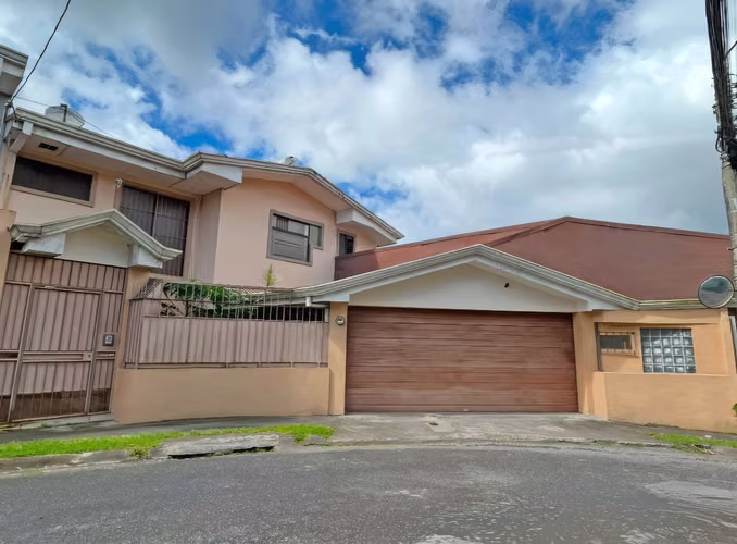 VENTA DE CASA AMPLIA CON 5 APARTAMENTOS – SAN RAMÓN, LA UNIÓN
