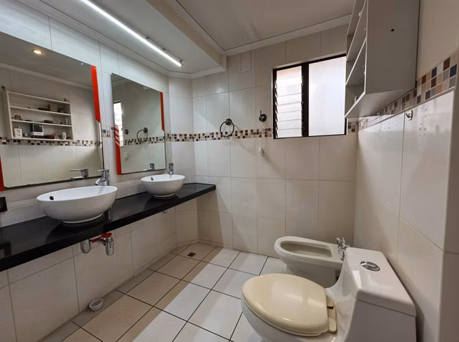 VENTA DE CASA AMPLIA CON 5 APARTAMENTOS – SAN RAMÓN, LA UNIÓN