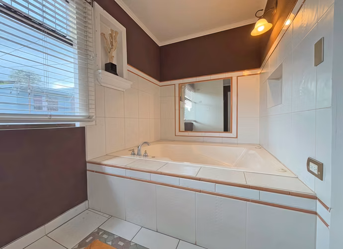 VENTA DE CASA AMPLIA CON 5 APARTAMENTOS – SAN RAMÓN, LA UNIÓN