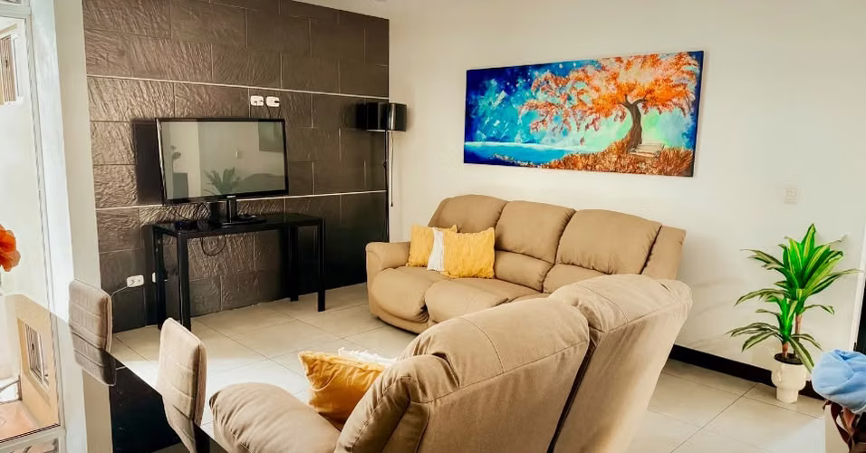 HEREDIA – SANTO DOMINGO | Casa Independiente en Alquiler