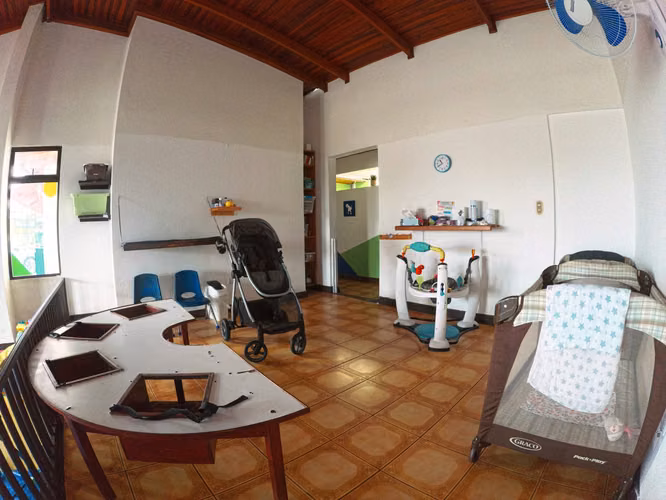 Venta de casa y guardería en Belén.