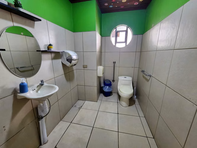 Venta de casa y guardería en Belén.