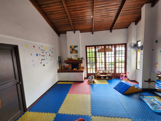 Venta de casa y guardería en Belén.