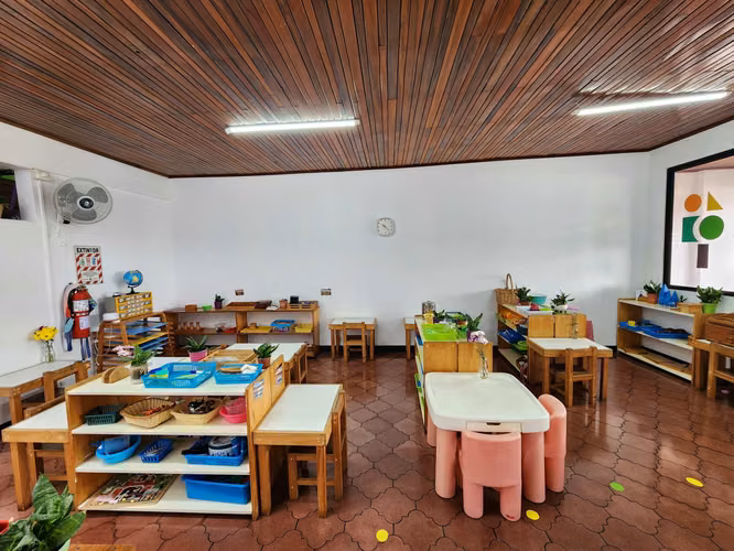 Venta de casa y guardería en Belén.