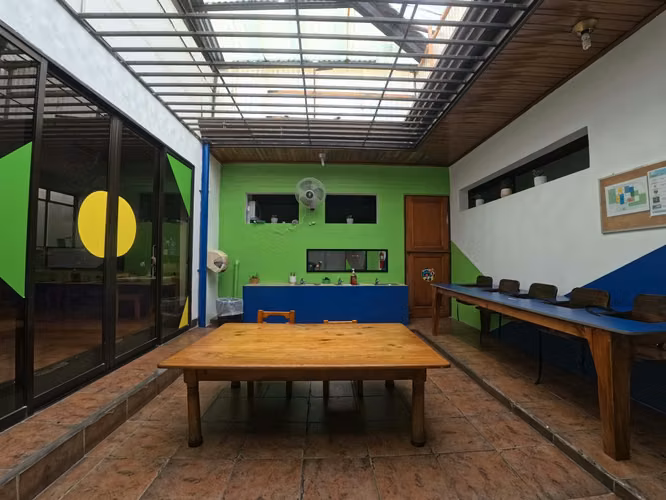 Venta de casa y guardería en Belén.