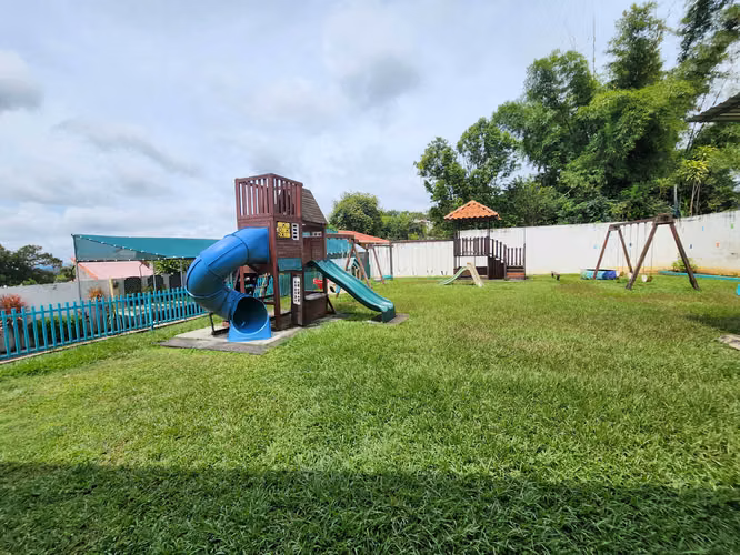 Venta de casa y guardería en Belén.