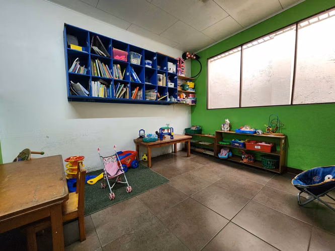 Venta de casa y guardería en Belén.