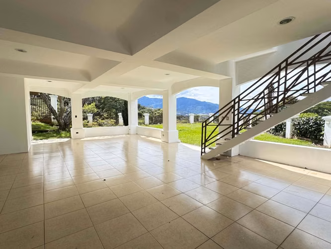 ALQUILER/VENTA DE CASA EN GUACHIPELIN* - Imagen 6