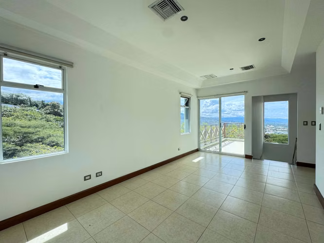 ALQUILER/VENTA DE CASA EN GUACHIPELIN* - Imagen 19