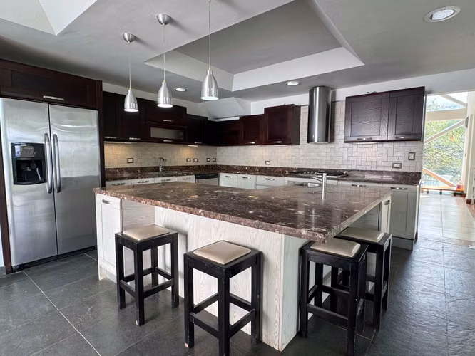 ALQUILER/VENTA DE CASA EN GUACHIPELIN* - Imagen 7