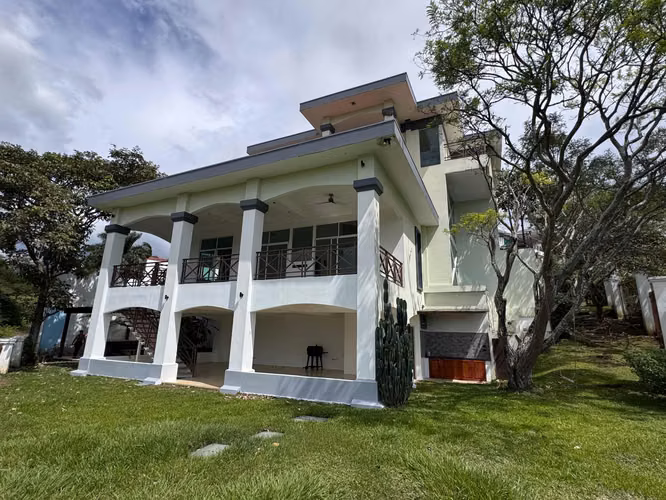 ALQUILER/VENTA DE CASA EN GUACHIPELIN* - Imagen 5