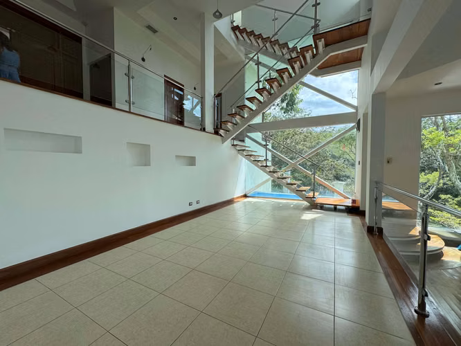ALQUILER/VENTA DE CASA EN GUACHIPELIN* - Imagen 3