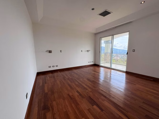ALQUILER/VENTA DE CASA EN GUACHIPELIN* - Imagen 20