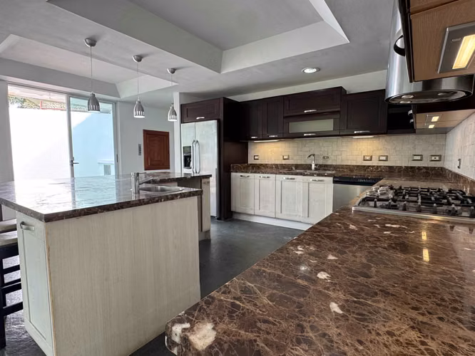ALQUILER/VENTA DE CASA EN GUACHIPELIN* - Imagen 9