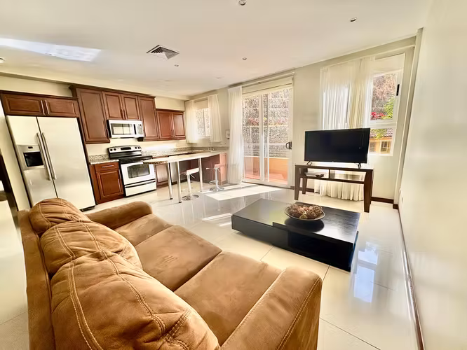 ESCAZU! FULLY FURNISHED 2 BDR/2BATH CONDO /2 PARKING AND BALCONY