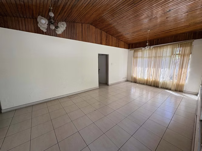 Escazú Diagonal al Novillo Alegre, Precioso Lote #460
