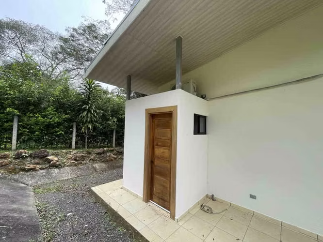 Amplio lote con cabaña moderna y unidad independiente cerca del Pacífico Central 25274 - Imagen 13