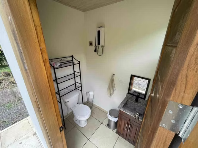 Amplio lote con cabaña moderna y unidad independiente cerca del Pacífico Central 25274 - Imagen 14
