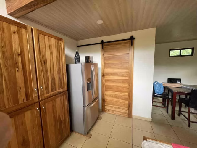Amplio lote con cabaña moderna y unidad independiente cerca del Pacífico Central 25274 - Imagen 6