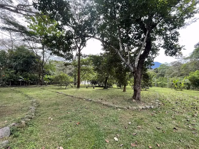 Amplio lote con cabaña moderna y unidad independiente cerca del Pacífico Central 25274 - Imagen 2