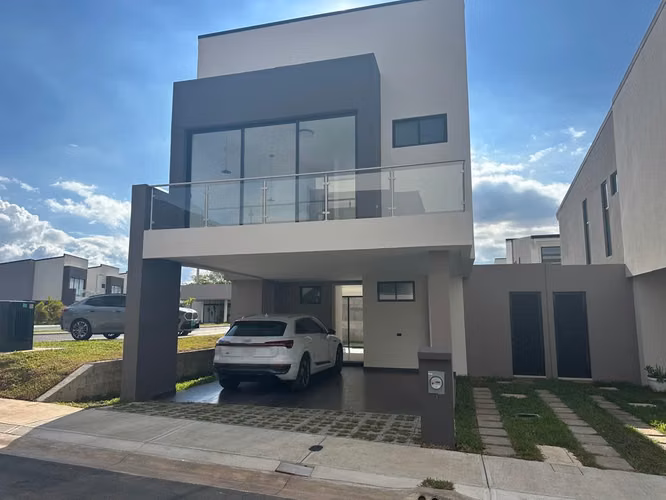 Oportunidad:  Alquiler de casa para estrenar Lindora Villa, Pozos Santa Ana