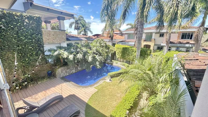 Hermosa y Espaciosa Casa con piscina en Guachipelin Norte de Escazu.