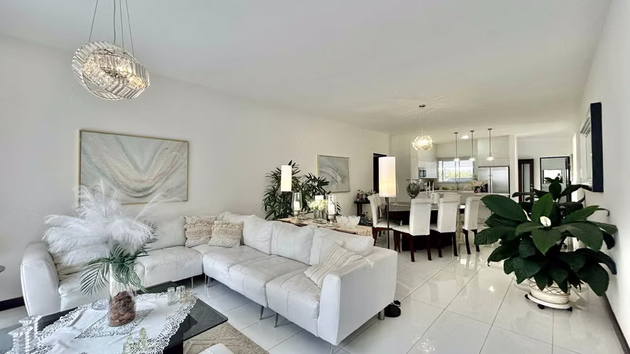 ¡Se Vende Hermosa Casa de un Nivel con Piscina en Condominio Privado en Guachipelin Norte de Escazu!