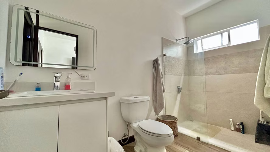 ¡Se Vende Hermosa Casa de un Nivel con Piscina en Condominio Privado en Guachipelin Norte de Escazu!