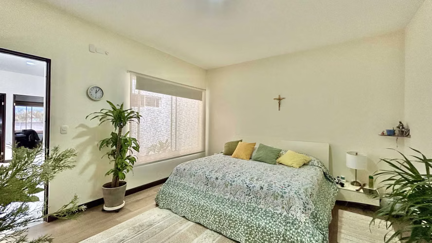 ¡Se Vende Hermosa Casa de un Nivel con Piscina en Condominio Privado en Guachipelin Norte de Escazu!