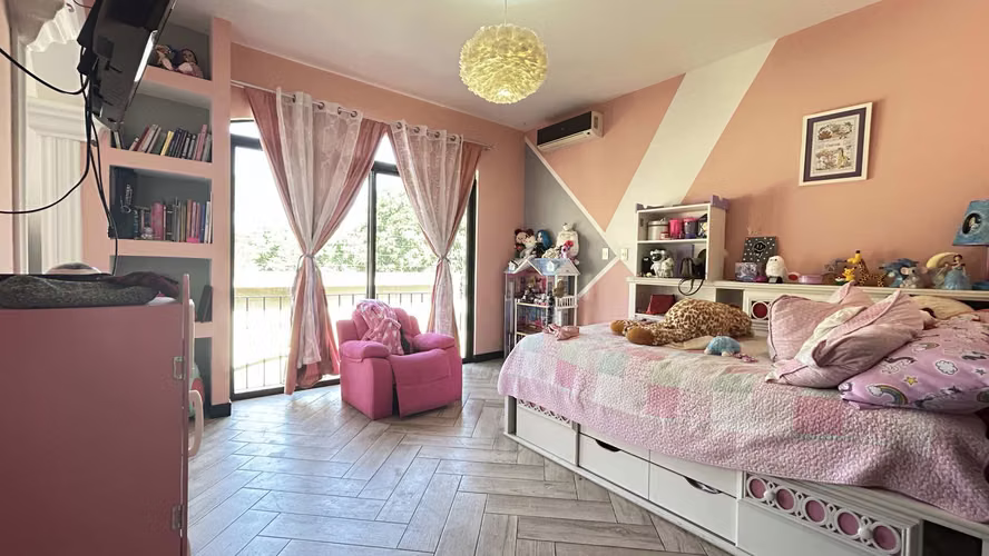 ¡Espectacular Casa con jacuzzi en Venta en Guachipelín norte de Escazú! - Imagen 18