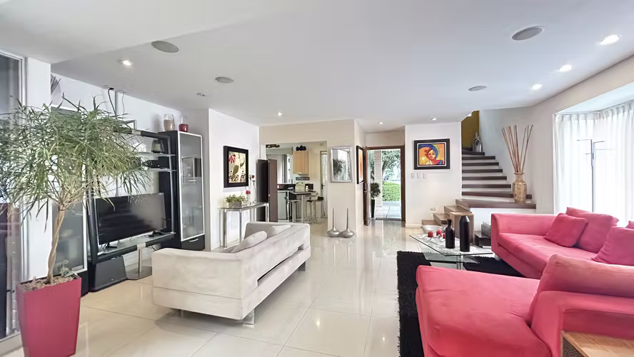 Casa en venta en Condominio en Santa Ana Centro.