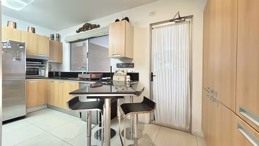 Casa en venta en Condominio en Santa Ana Centro.
