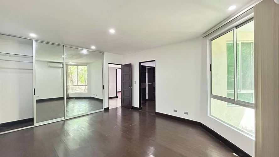SEMI-AMUEBLADO Alquiler Apartamento 3 habitaciones, 2.5 baños en Cond Guachipelin Norte Escazu. - Imagen 11