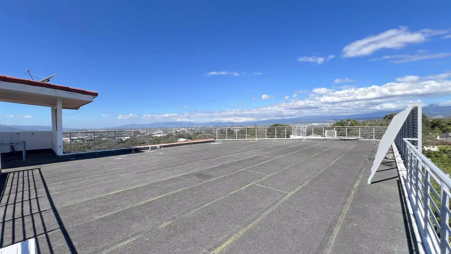 SEMI-AMUEBLADO Alquiler Apartamento 3 habitaciones, 2.5 baños en Cond Guachipelin Norte Escazu. - Imagen 19