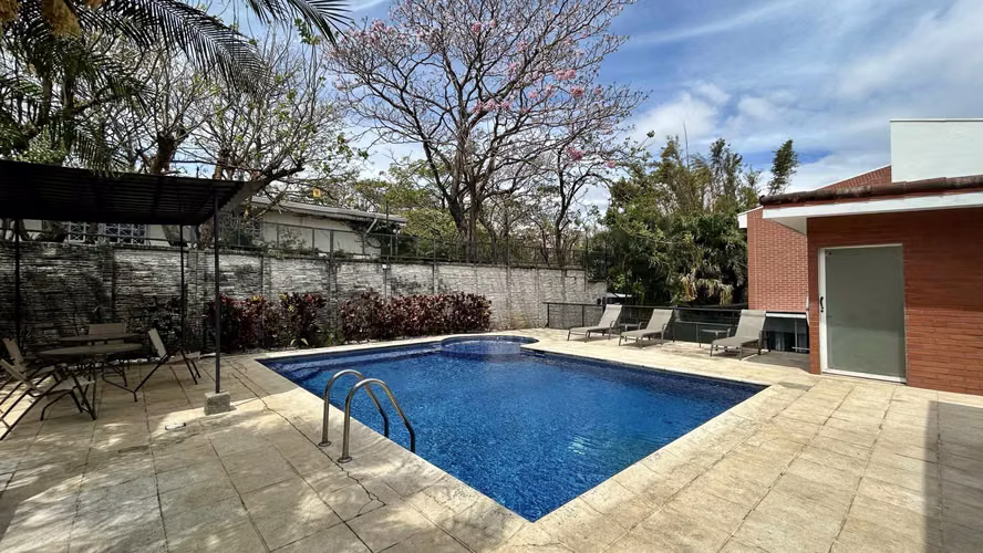 En Venta Hermosa Casa amueblada en Condominio en Guachipelín de Escazú