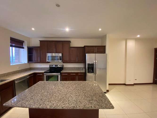 ESCAZU AMPLIO EN CONDOMINIO - Imagen 4