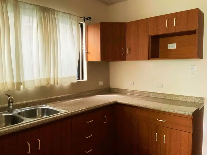 Propiedad de inversión en Bo. Escalante con oficinas, apartamento y casa. - Imagen 12