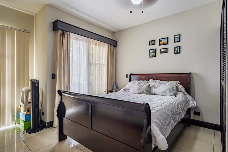 Se vende elegante casa en Condominio Altos de Montenegro, Alajuela KS - Imagen 19