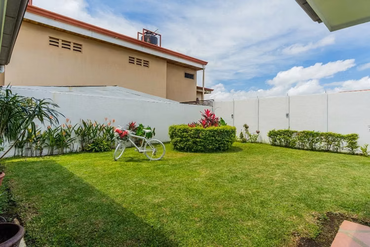 Se vende elegante casa en Condominio Altos de Montenegro, Alajuela KS - Imagen 5