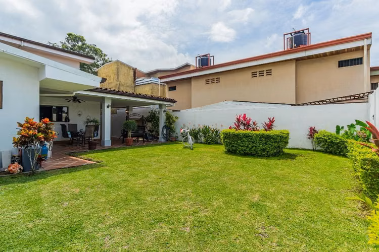 Se vende elegante casa en Condominio Altos de Montenegro, Alajuela KS - Imagen 4