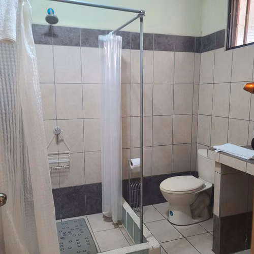 PROPIEDAD DE 2783 M2 CON CASA DE 400 M2 EN OROTINA