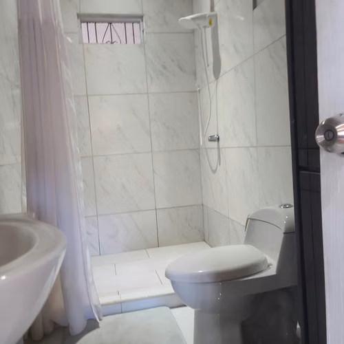 PROPIEDAD DE 2783 M2 CON CASA DE 400 M2 EN OROTINA